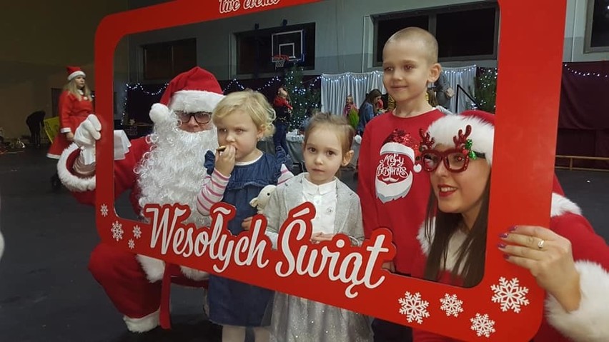 Spotkanie ze Św. Mikołajem w Wąsewie. Prezenty otrzymało 279 dzieci [ZDJĘCIA]