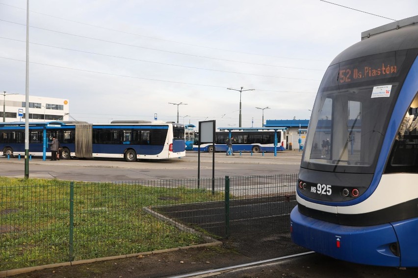 Ograniczone zostaną kursy tramwajów i autobusów