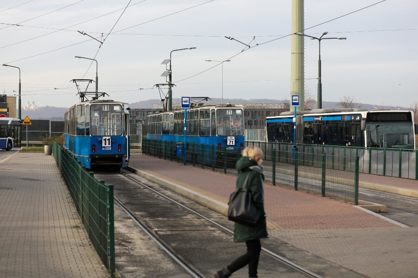 Ograniczone zostaną kursy tramwajów i autobusów