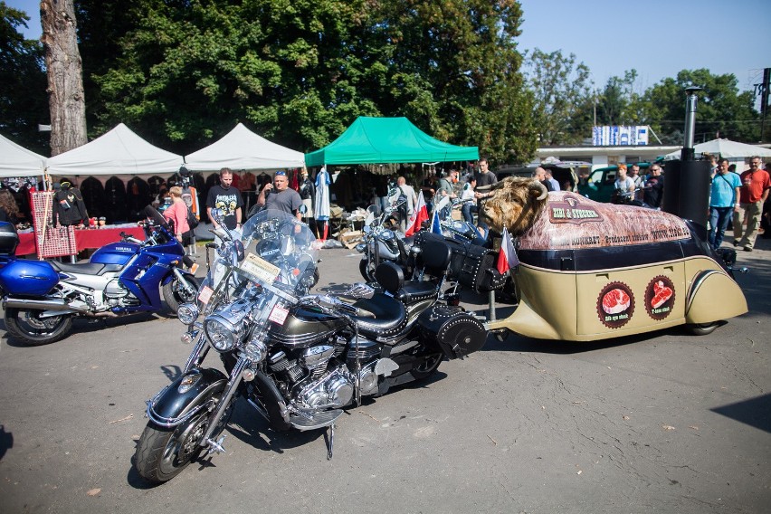 Moto Weteran Bazar. Eksponaty z filmu Miasto '44, starocie i militaria na Starcie [ZDJĘCIA]