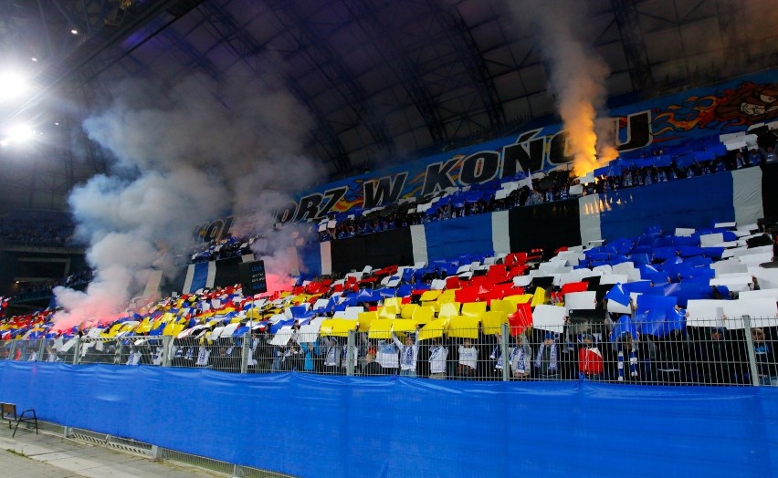 Lech Poznań: Grupa kibiców Ultras Lech przestała istnieć. Kto zajmie się oprawami? Znamy kulisy ataku chuliganów Widzewa Łódź