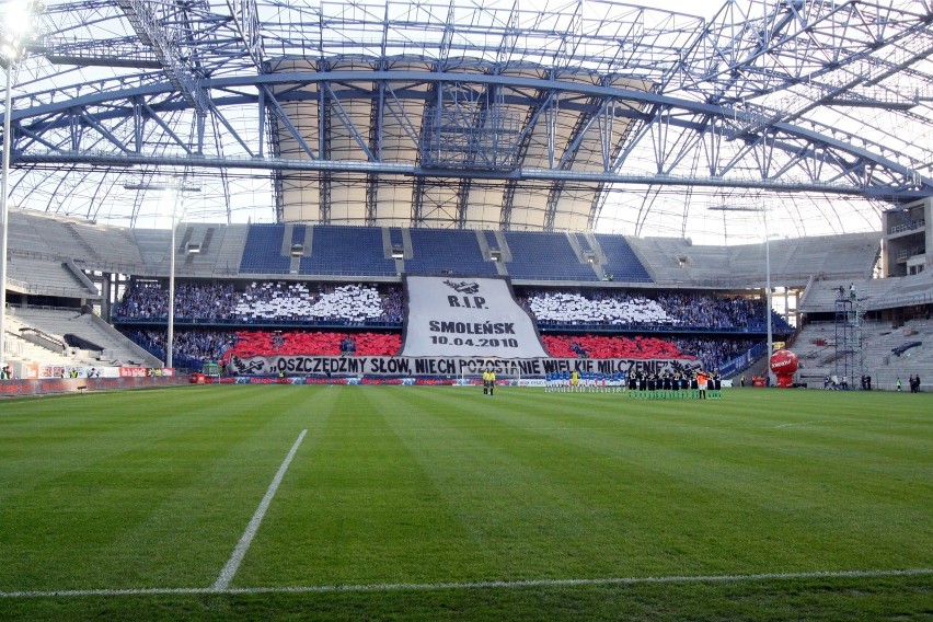 Lech Poznań: Grupa kibiców Ultras Lech przestała istnieć. Kto zajmie się oprawami? Znamy kulisy ataku chuliganów Widzewa Łódź