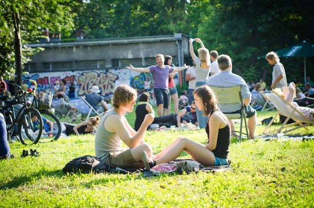 Podziwiajcie nowohucki świat z perspektywy leżaka albo koca