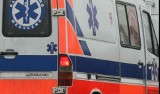 Groźny wypadek na rondzie w Ożarowie. Potrącony mężczyzna trafił do szpitala