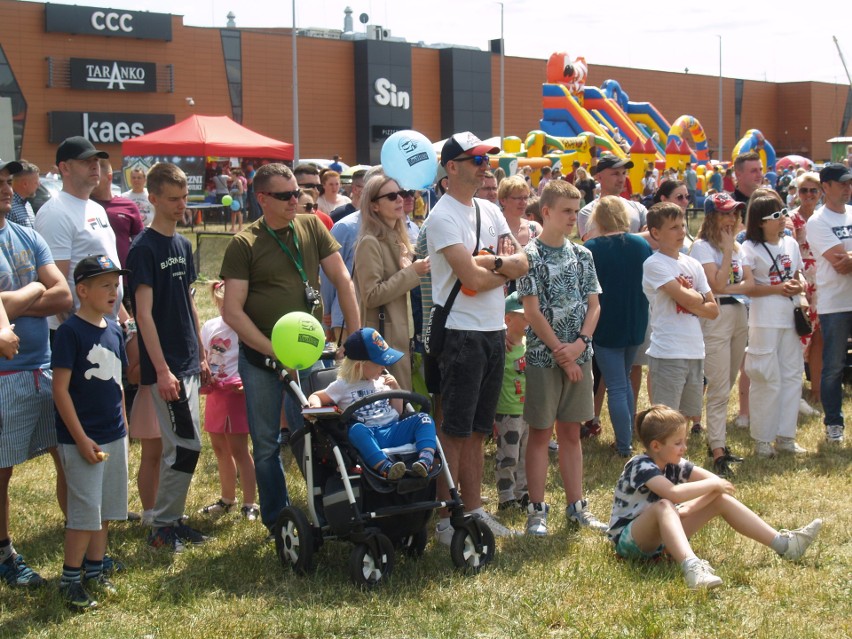 Kierowcy Dzieciom, czyli impreza z okazji Dnia Dziecka na placu przy Galerii Bursztynowej w Ostrołęce, 4.06.2023