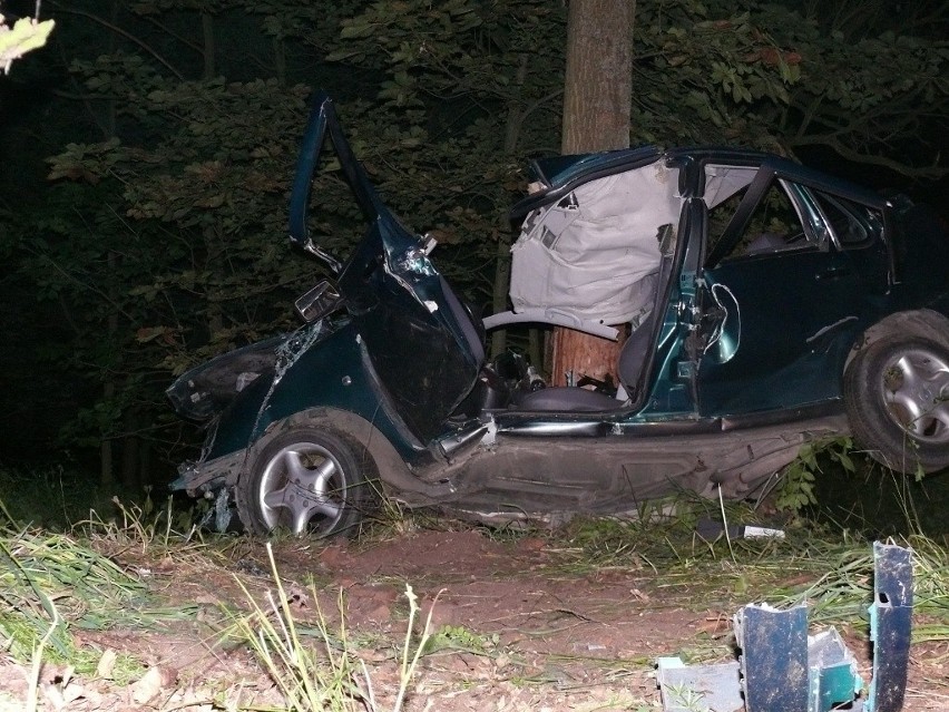 Tragiczny wypadek pod Bełchatowem. Nie żyje 35-letnia kobieta [ZDJĘCIA]