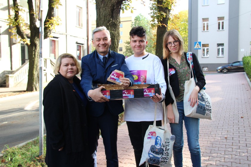 Robert Biedroń i Anita Ziegler-Chamielec mówili w Dąbrowie...