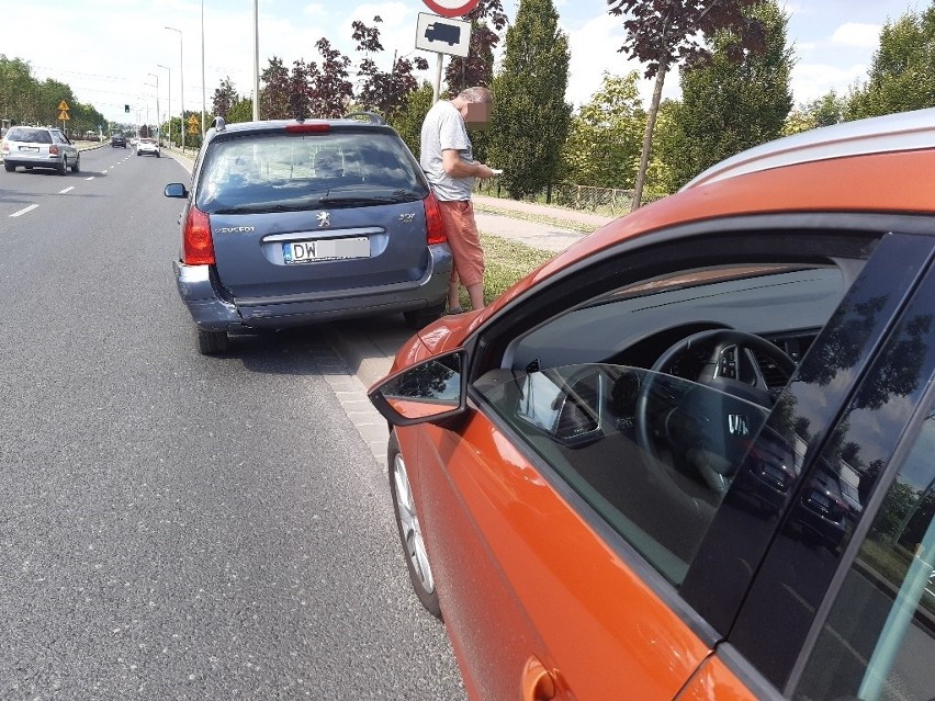 Według wstępnych ustaleń mężczyzna wyjeżdżający peugeotem z...