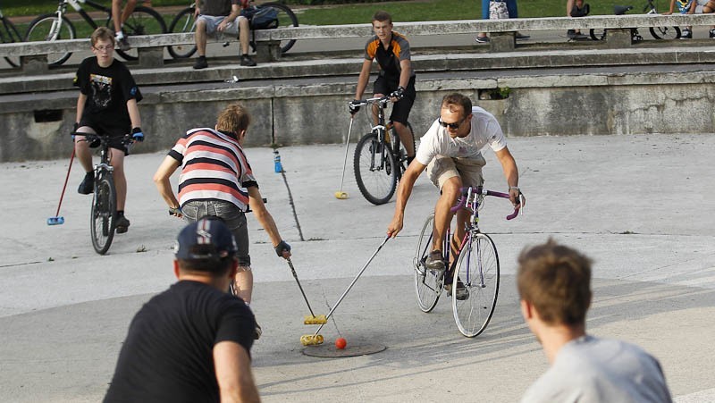 Bike Polo w Rzeszowie
Bike Polo na Rzeszowskich Bulwarach.