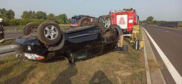 Dachowanie samochodu na autostradzie A4 koło Przeworska.