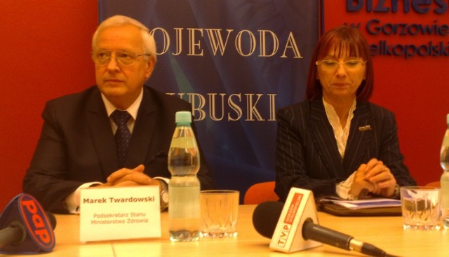Marek Twardowski i Helena Hatka na piątkowej konferencji w Gorzowie