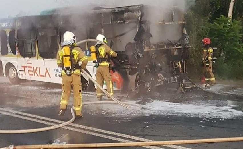 Groźny pożar autobusu w Wieprzu....