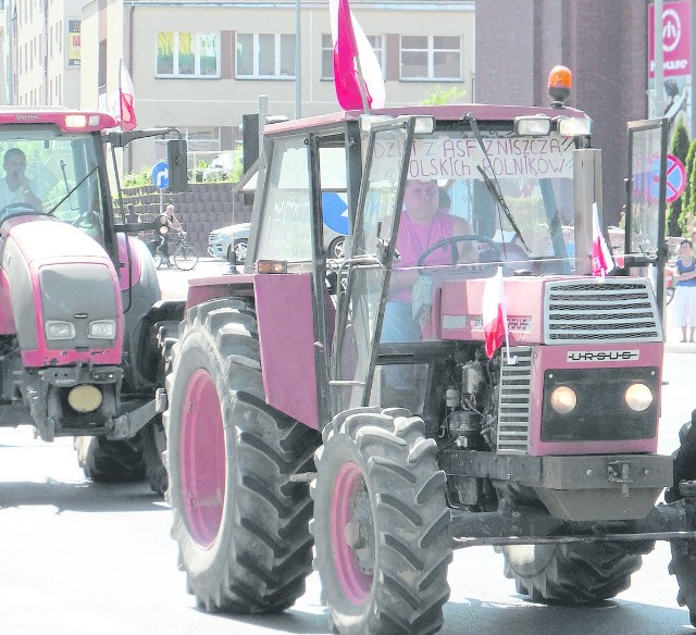 Rolnicy z Białostocczyzny dwukrotnie, w ramach protestu, jeździli ciągnikami pod urząd wojewódzki. Nie wykluczają, że wkrótce pojadą kolejny raz.