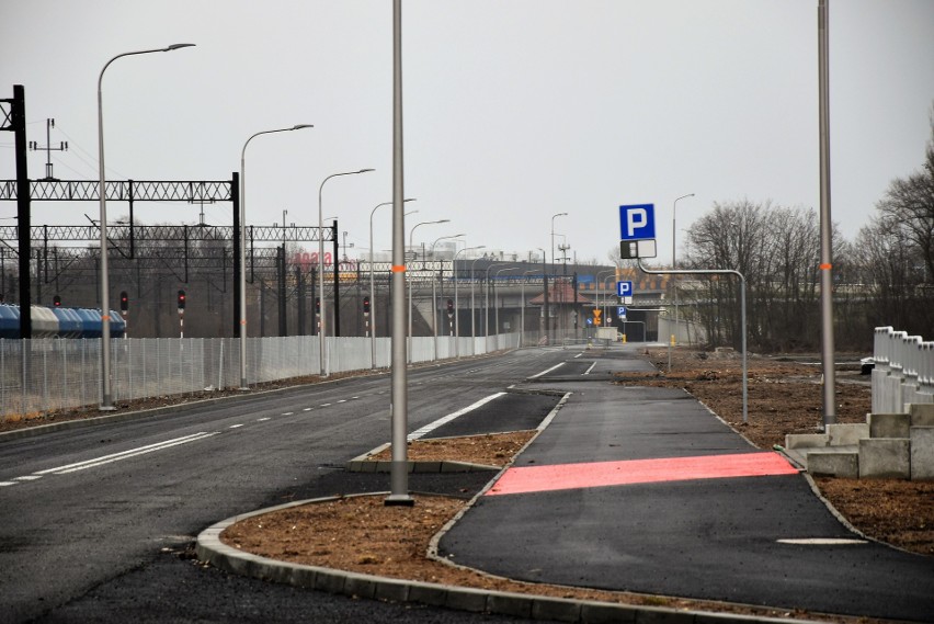 Przy końcu nowej drogi powstały parkingi. To, jak będzie się...