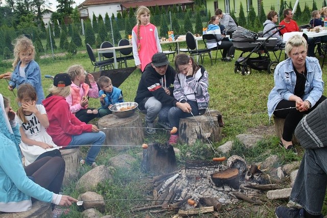 Sołectwo z Wiśniewy wraz z KGW zorganizowali festyn, który co roku odbywa się o tej porze, by uświetnić Dzień Dziecka, Dzień Matki, Dzień Ojca i nadchodzące wakacje.