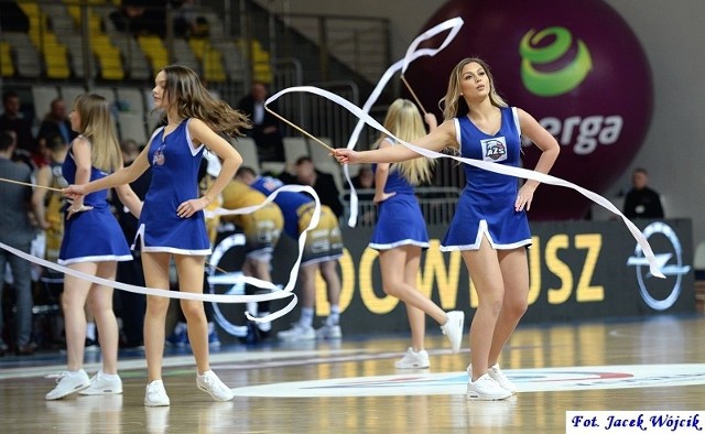 Cheerleaders podczas meczu koszykarskiej ekstraklasy AZS Koszalin - Arged BMSlam Stal Ostrów Wielkopolski.