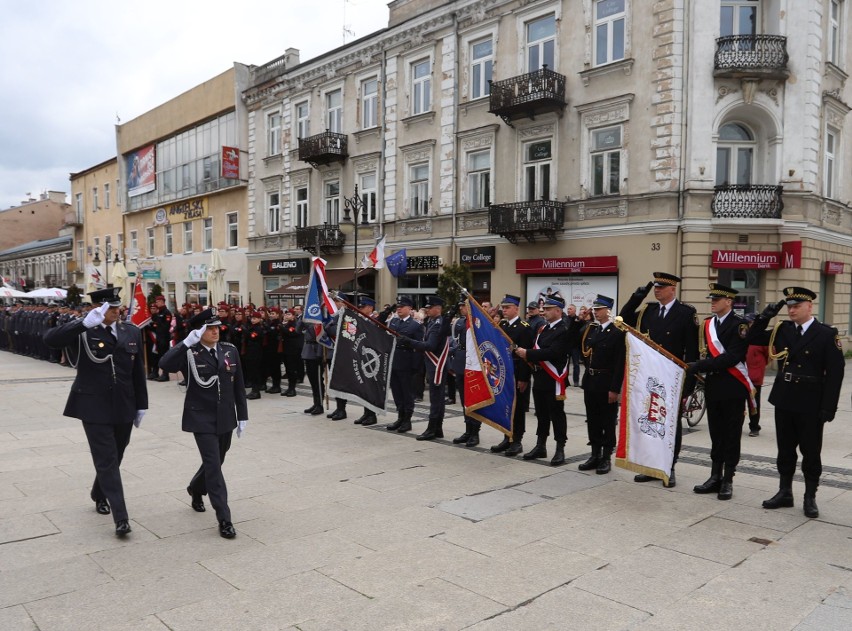 Radomianie uczccili rocznicę uchwalenia Konstytucji 3 Maja. Była msza, defilada, zagrała też Orkiestra Wojskowa