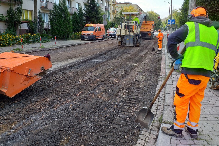 Trwa remont zniszczonych ulic w okolicach Królewskiej [GALERIA]