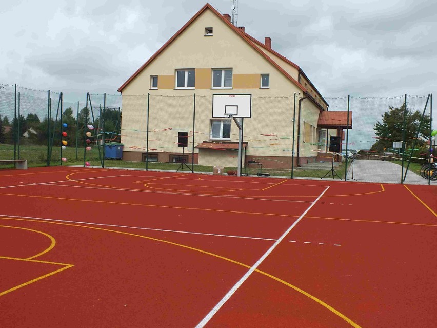 Nowe boisko szkolne w Trębowcu! To było święto całej wsi [ZDJĘCIA]