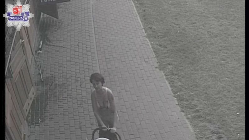 Słoneczny Wrotków: Matka w obecności dzieci ukradła dwa plecaki (WIDEO)