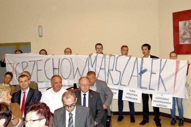 Tak młodzi ludzie demonstrowali w czasie wyjazdowej sesji sejmiku w Gorzowie.