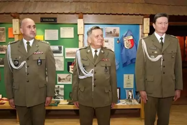 Pułkownik Dariusz Adamczyk (z lewej) zostanie dziś nowym dowódcą CSAiU.