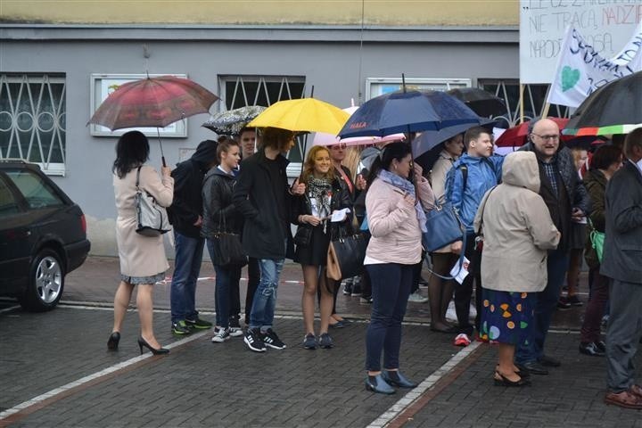 Częstochowa: Protest w obronie I Liceum Ogólnokształcącego...