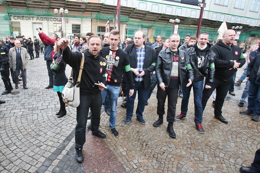 Czarny Wtorek we Wrocławiu. Marsz i protest w Rynku [ZDJĘCIA]