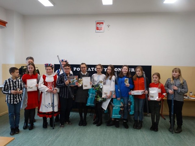 W Szkole Podstawowej w Słosinku odbył się VI powiatowy konkurs wiedzy “W kaszubskiej zagrodzie”.