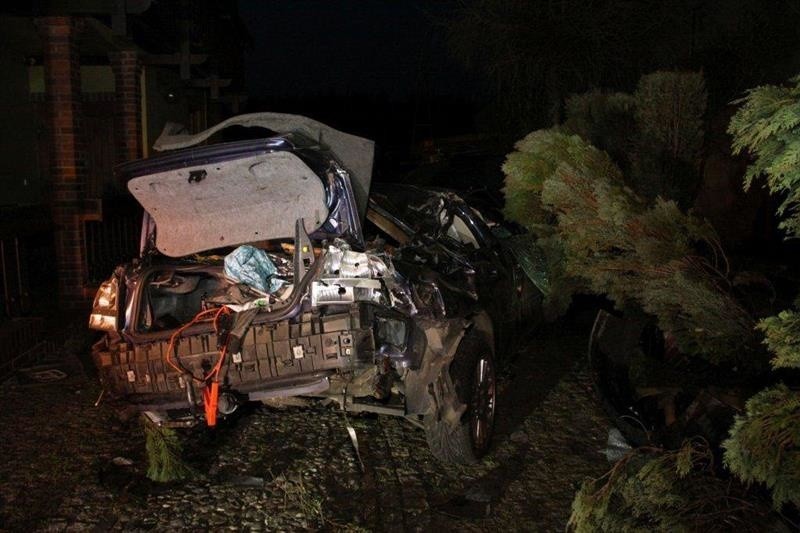 Volvo dachowało w Dębskiej Kuźni. Kierowca jest ranny.