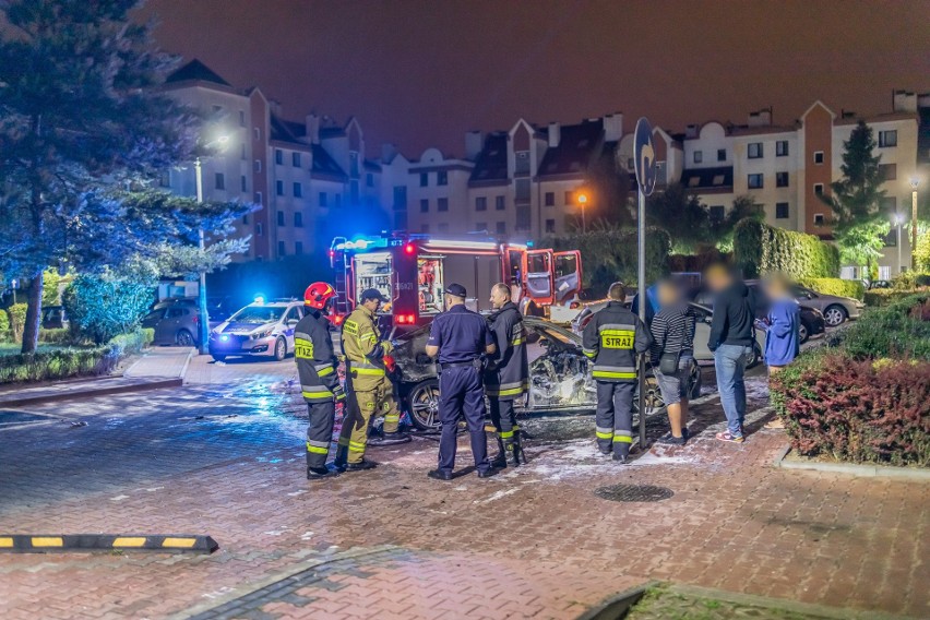 Kraków. Pożar BMW na Kurdwanowie. Policja wyjaśnia przyczyny