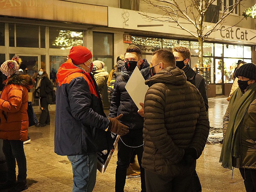 Piekło kobiet trwa! Protest w Łodzi przeciwko zaostrzeniu...