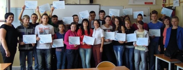 Kolejna grupa uczniów Zespołu Szkół Ponadgimnazjalnych numer 3 we Włoszczowie otrzymała Europejskie Certyfikaty Umiejętności Komputerowych.