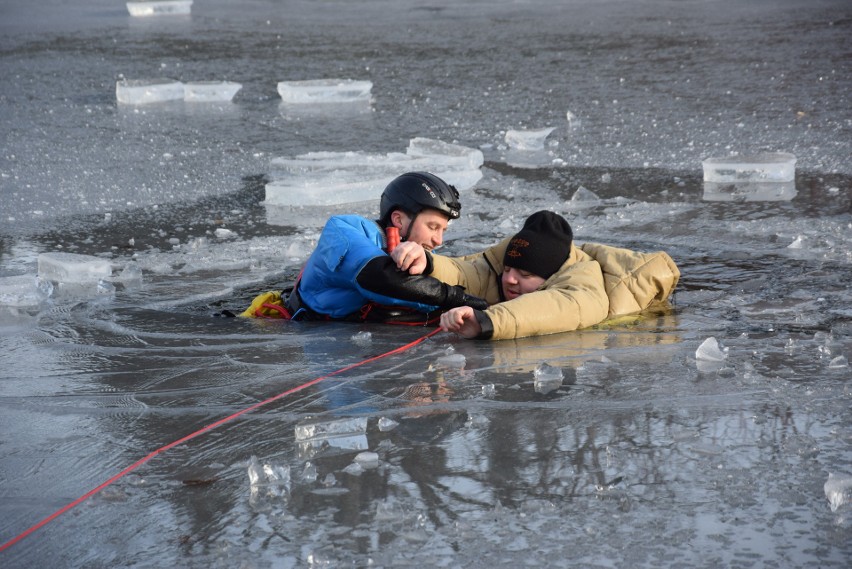 Pokaz ratownictwa lodowego na Kanale Regatowym w Parku Śląskim ZDJĘCIA