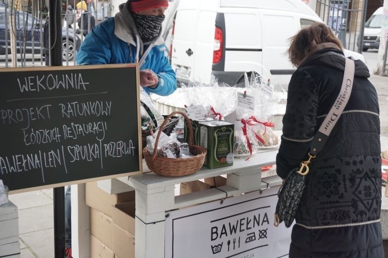 Łodź. Eko Targ na Off Piotrkowska. Zawekowane dania obiadowe. Tak ratują się łódzkie restauracje ZDJĘCIA