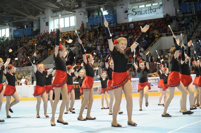 Popisy mażoretek na opolskim Toropolu.