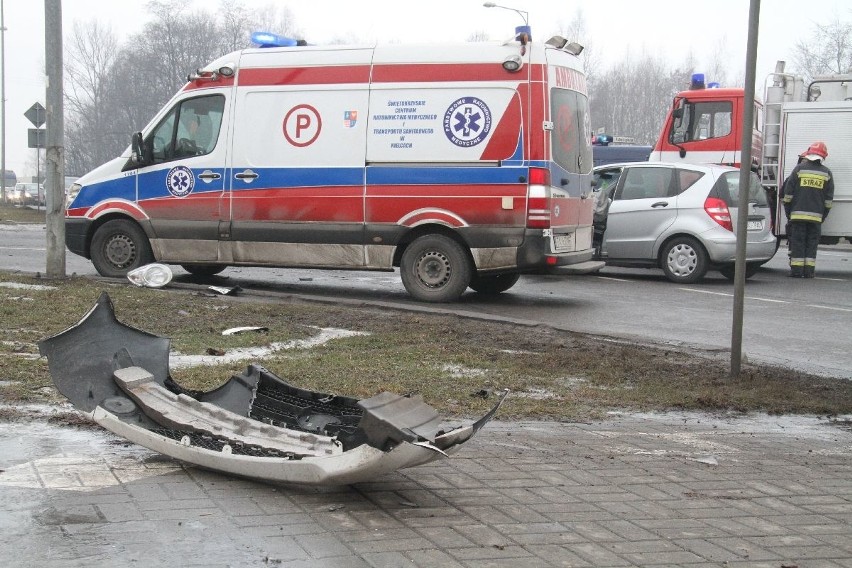 Wypadek na skrzyżowaniu w Kielcach. Są ranni 