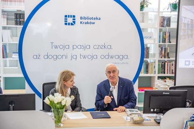 Porozumienie o przekazaniu pamiątek Agnieszka Staniszewska oraz prof. Aleksander Skotnicki podpisali 9 maja, w dniu urodzin poetki.