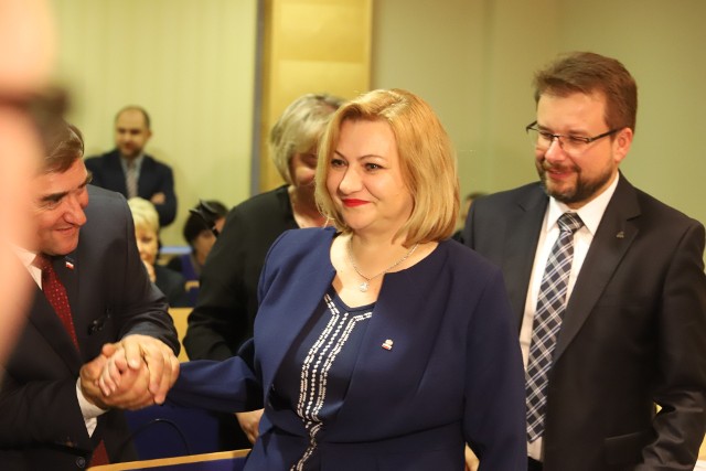 Autorką stanowiska złożonego przez PiS jest Iwona Koperska, przewodnicząca sejmiku.