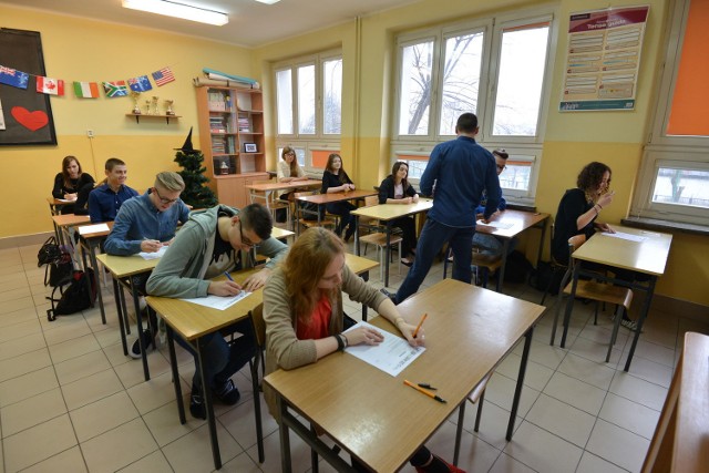 Punktualnie o godzinie 8 w III Liceum Ogólnokształcące imienia Cypriana Kamila Norwida w Kielcach, rozpoczęła się próbna matura z języka polskiego.