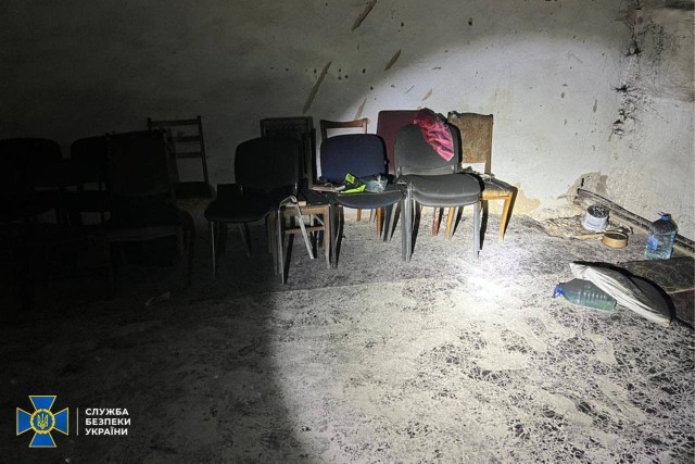 W jednym z budynków w Chersoniu ukraińscy śledczy odkryli salę tortur dla dzieci