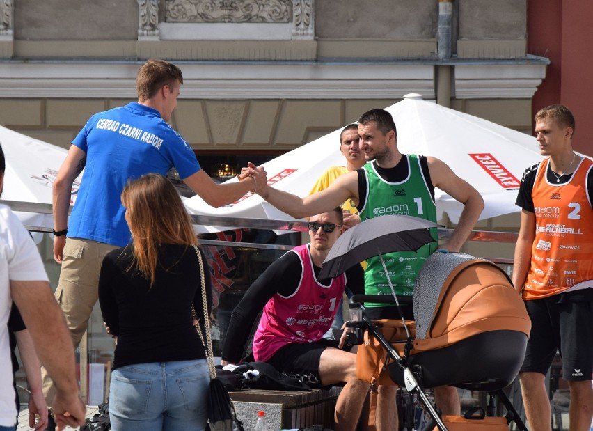 Na początek BeachBall Radom 2018 rozegrano turniej mixtów, w...