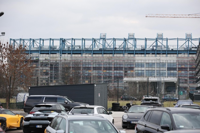 Stadion bez dna. Na remont obiektu Wisły Kraków wydadzą prawie 9 mln zł więcej. Dzięki temu naprawią zadaszenie