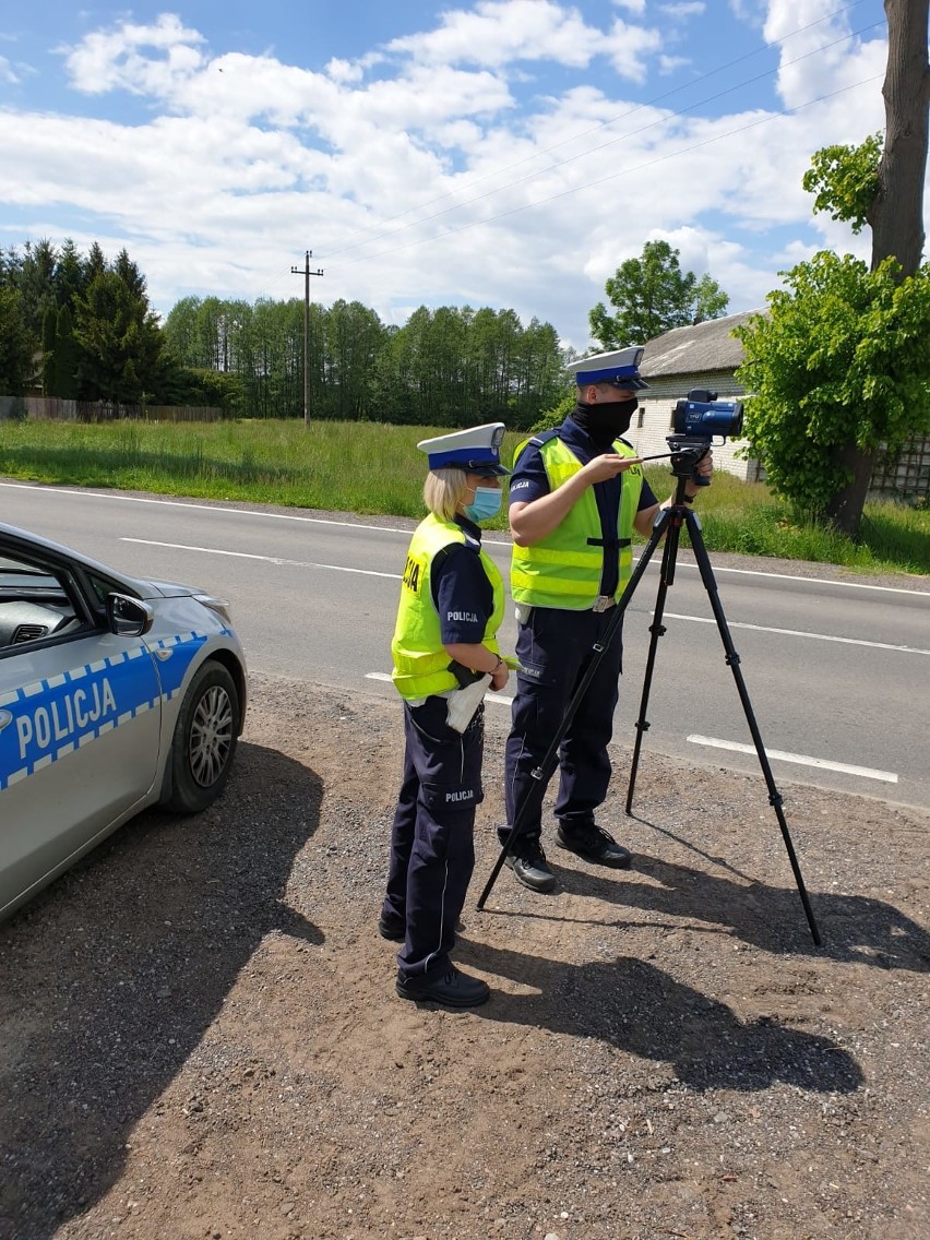 Maków Maz. Policjanci zatrzymali pędzącą z prędkością ponad 100 km/h 45-latkę