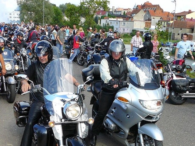 Od piątku do niedzieli w Mierzynie koło Międzychodu odbędzie się zlot motocyklowy. Jedną z jego odsłon będzie sobotnia parada ulicami miasta i konkurencje nad Wartą. Tak wyglądał pierwszy zlot w 2008 r.