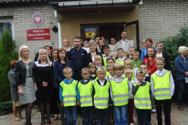 Gościem szkoły był sierżant sztabowy Łukasz Kupidura z  Komendy Powiatowej Policji w Zwoleniu.