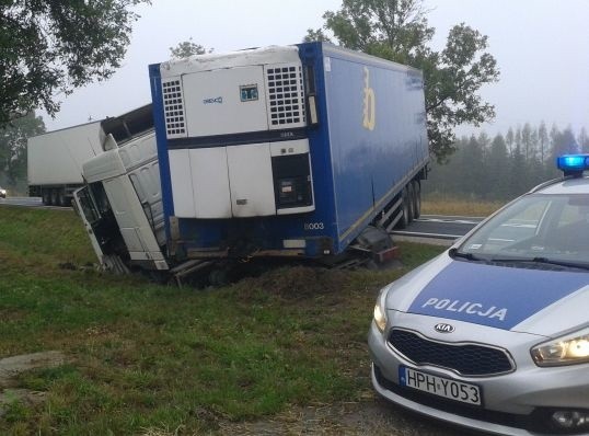 Wypadek w Kiedrzyniu koło Radomia.Ciągnikiem siodłowym DAF z...