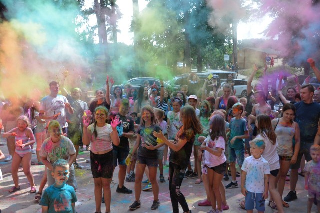 Święto Kolorów Holi na sępoleńskiej plaży