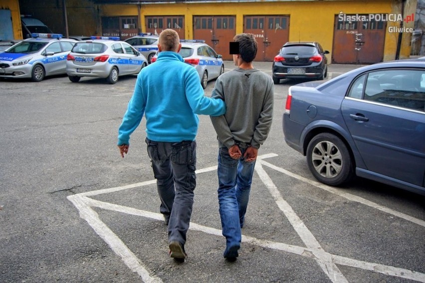 Policjanci z Gliwic zatrzymali dwóch młodych mężczyzn, którzy ukradli i rozbili BMW