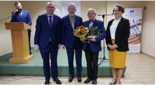 Redaktor Edmund Szczesiak z Gryfem Literackim 2017